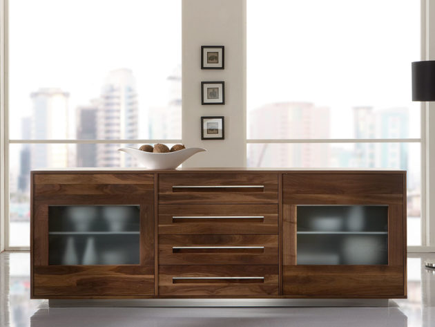 SQ038 Sideboard Nussbaum geölt, Türfüllungen satiniertes Glas