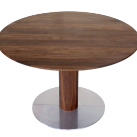 DM120 Tisch, Nussbaum geölt, runde Platte, Sonderausführung als Kulissentisch mit geteilter Säule und sep. Einlegeplatten, Bodenplatte Edelstahl