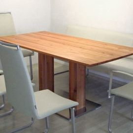 DM184 Esstisch mit zwei Stollen, rechteckige Platte