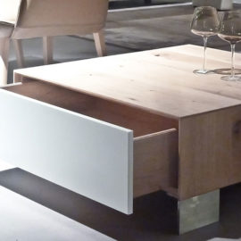 KT080C Couchtisch, Schubkasten mit lackierter Front