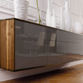 SQ353 Wandsideboard Nussbaum geölt, Glas quarzgrau